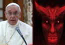 Za krizi se zneužíváním dětí viní papež Satana, žádá archanděla o pomoc